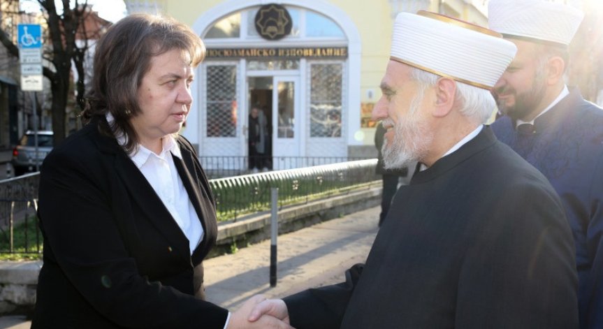 Мустафа Хаджи поздрави доц. Киселова с избирането ѝ за председател на 51-ото НС.