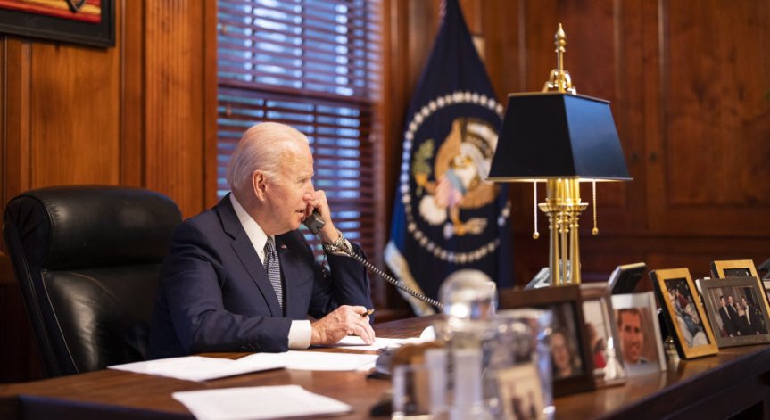 Байдън и Путин обсъдиха кризата в Украйна по защитена телефонна линия