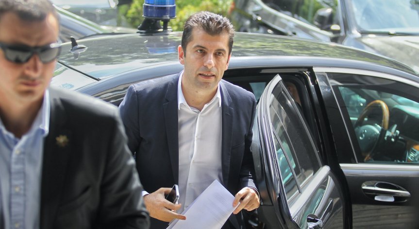 ДПС обвини премиера Петков в злоупотреба с власт