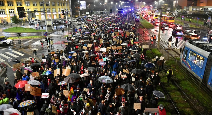 Превърнаха ли се жените в новите врагове на Полша?