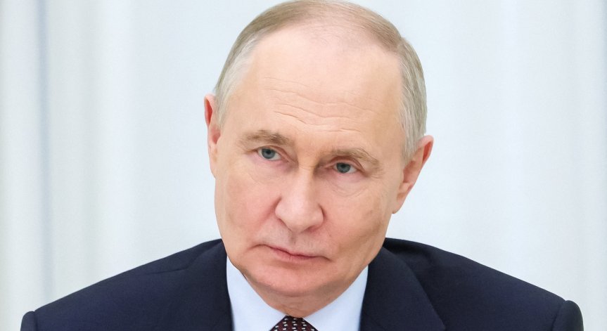 Напрежение с Русия: НАТО прехвана ядрени бомбардировачи при нови предупреждения за война