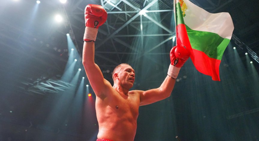 През декември българинът спечели регулярната титла на WBA.