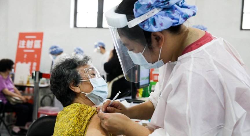 Китай съобщи голяма новина за собствените си ваксини