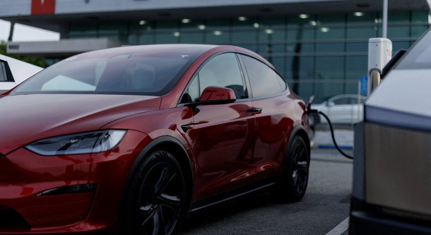 Американка съди Tesla за $10 млн. след катастрофа по време на тестдрайв