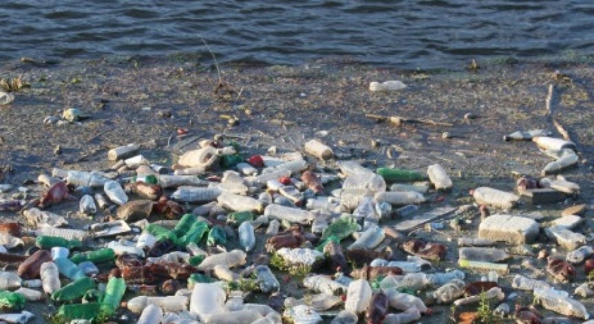 Екокатастрофа: Средиземно море се задръства с 3 760 тона пластмаса