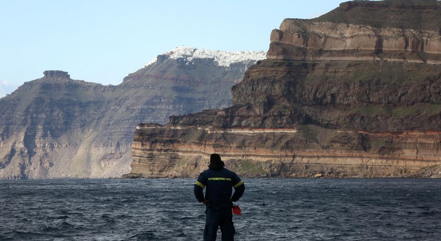 Санторини е остров с деликатна геоморфология.