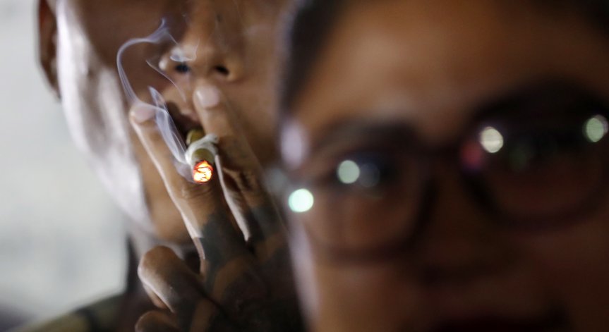 Зеленски иска да узакони консумацията на канабис за медицински цели