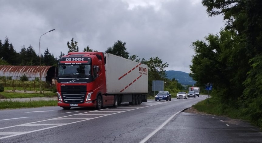 Жителите на Бързия и Берковица на протест срещу ТИР-овете през 