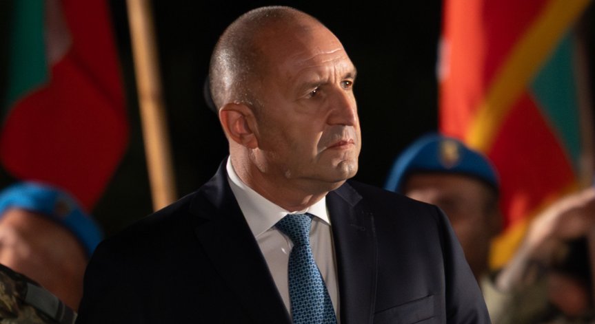 Радев: Българското общество излиза от апатията и чупи оковите на страха