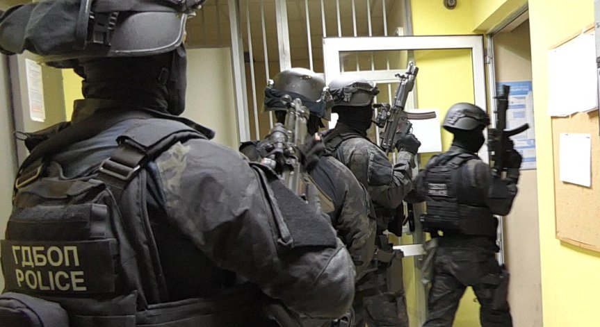 С участието на ГДБОП разбиха група за измами, нанесла щети за 30 млн. евро