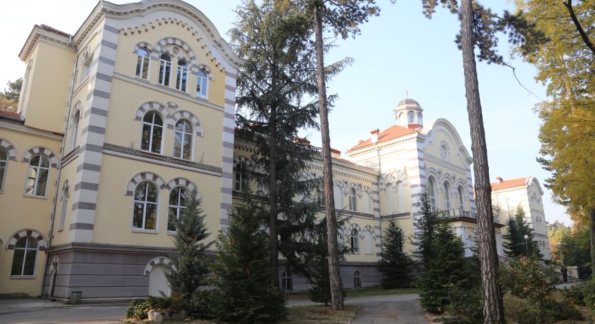 Коронавирус в Софийската семинария, преподавател е в 
