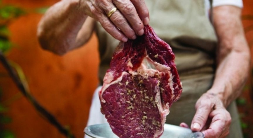 Саламът, беконът и наденичките съкращават живота