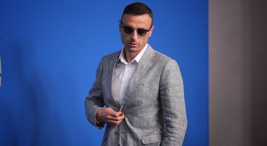 Бербатов става на 44 години.