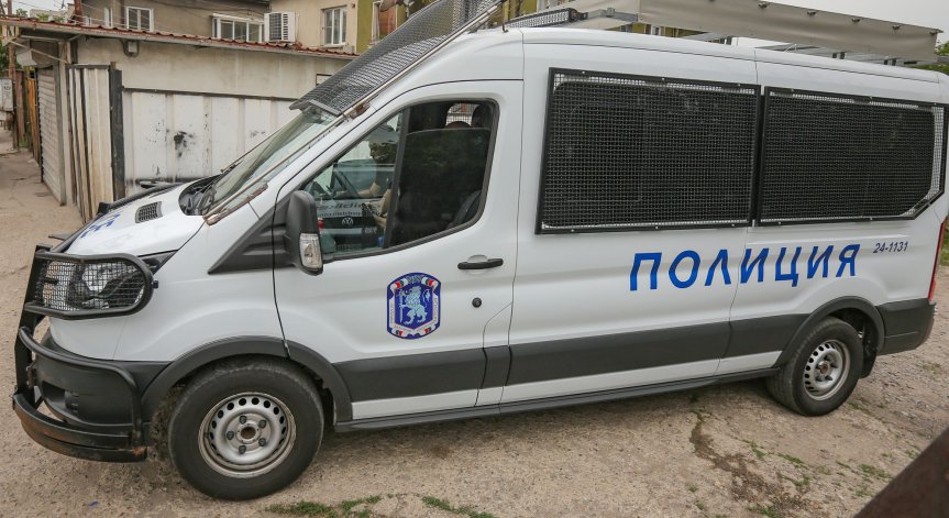 Местните органи извършиха оглед и иззеха оръжието.