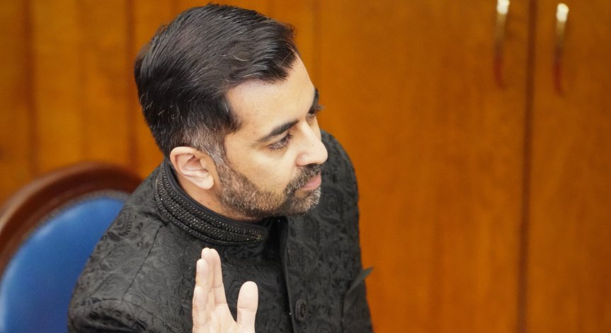 Най-младият лидер в Шотландия изповядва исляма: Хамза Юсаф положи клетва като премиер