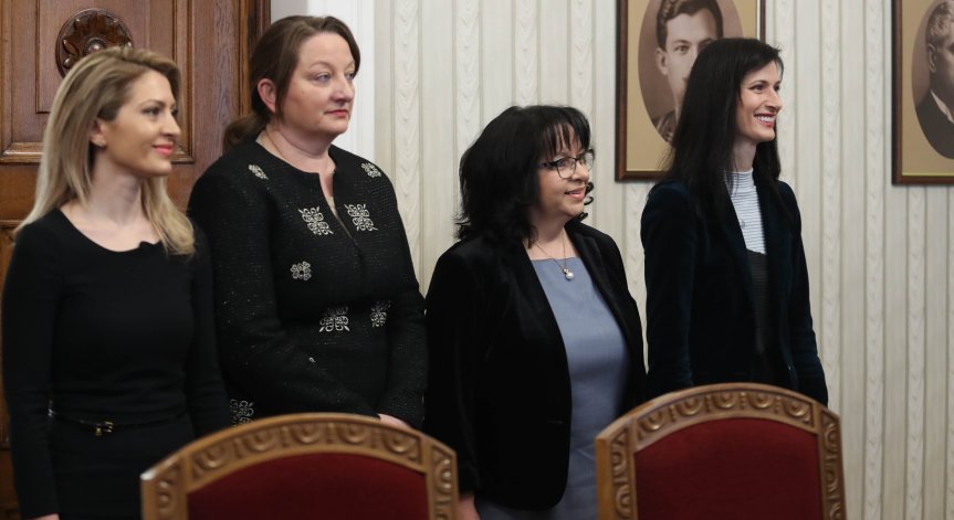 Ще имаме ли нов редовен кабинет? Този въпрос поляризира мненията ви