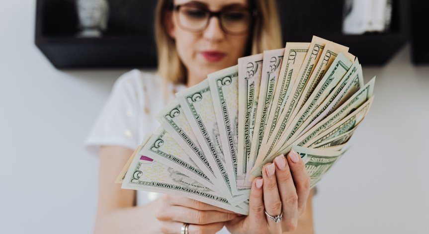 $86,3 млн. отидоха в сметката на жена по погрешка