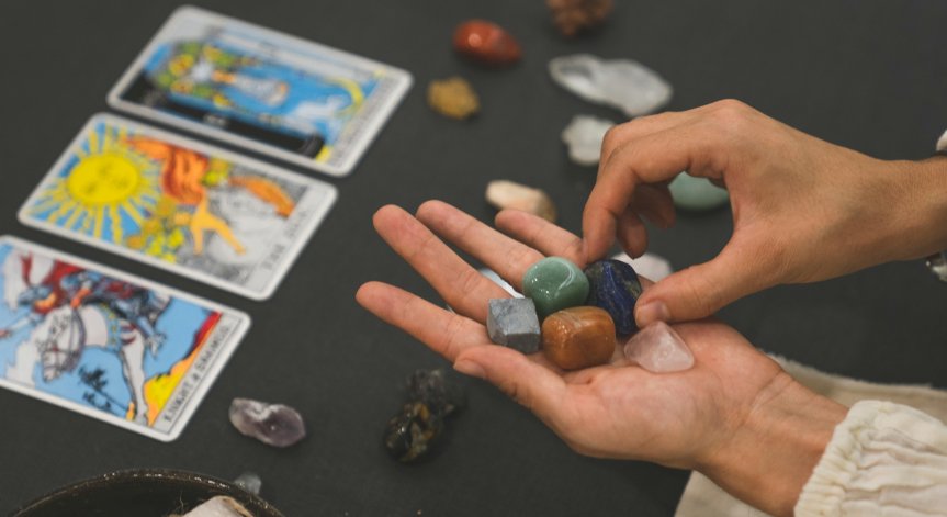 Таро картите за новата седмица са Императорът и Деветка чаши.