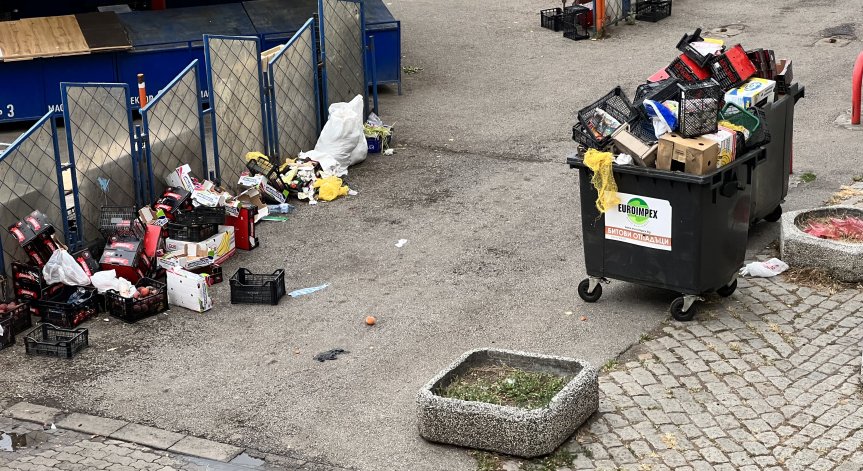 Helpbook: Апокалипсис в центъра на София - гниещи плодове на Женския пазар