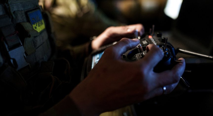 Пилотите на дроновете могат да ги управляват буквално отвсякъде.