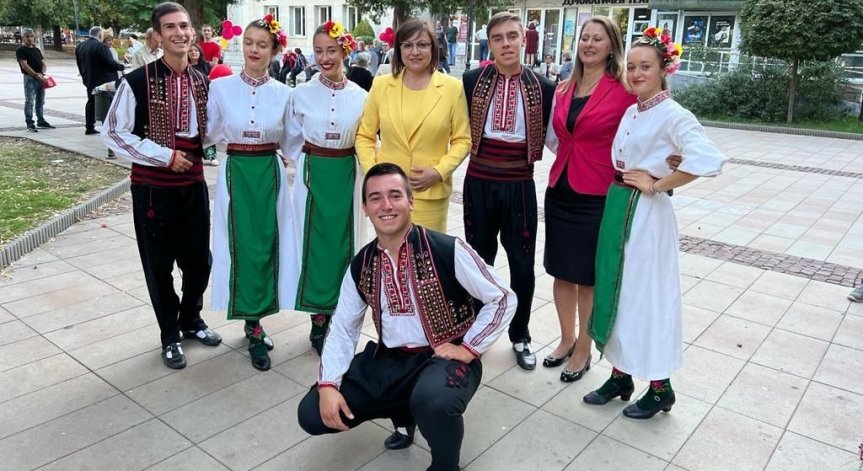 Нинова: 500 000 работят на минимална заплата, тя трябва да бъде 50% от средната