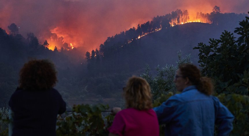Португалската Национална служба за гражданска защита обяви тревога от събота следобед до утре вечерта.