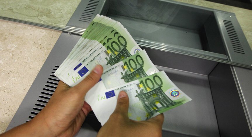 Синдикатите протестират пред НС: 