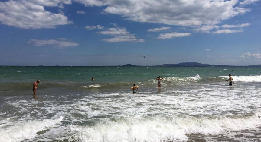 Баща и дъщеря едва не се удавиха в Бургас