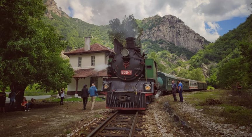 Уникално преживяване: С парен локомотив по теснолинейката