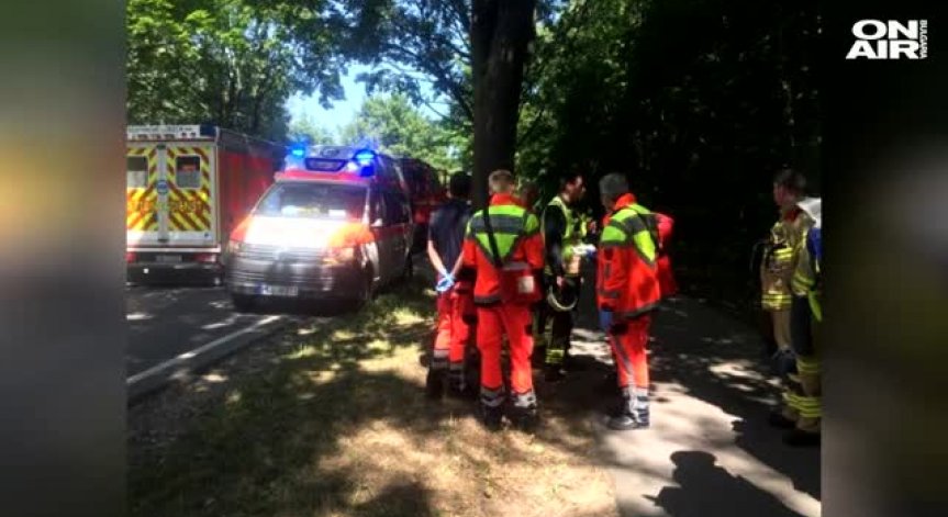 Мъж се развихри с нож и рани 14 души в автобус в Германия