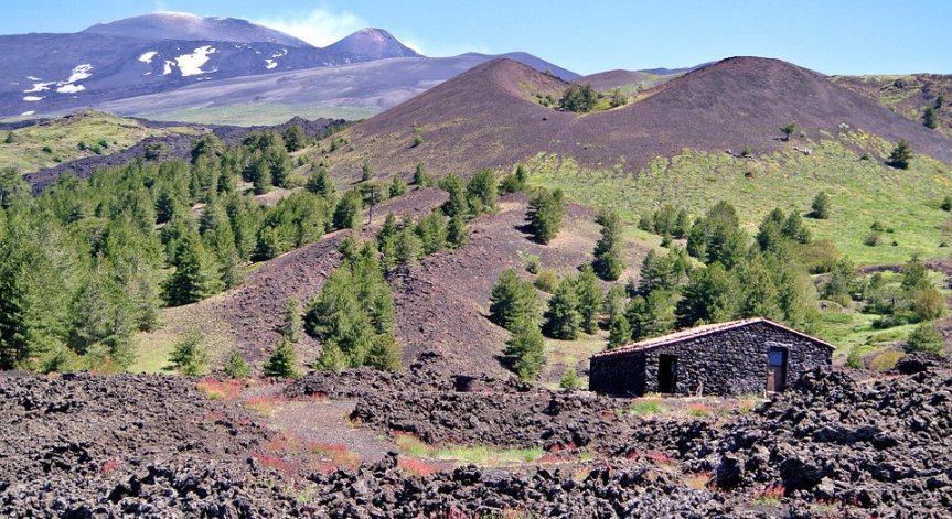 Етна показа признаци на нова активност