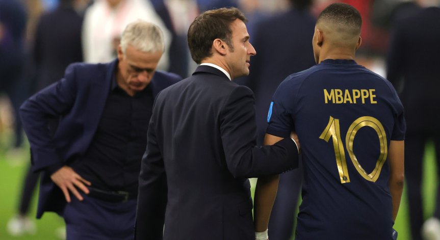 Макрон: Помолих Дешан да продължи да е треньор, отборът показа сърце