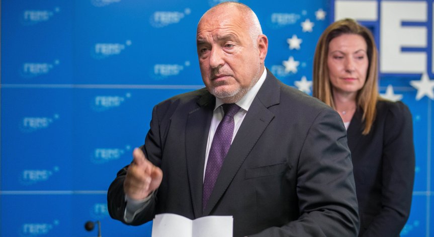 ГЕРБ-СДС запазва първото място.