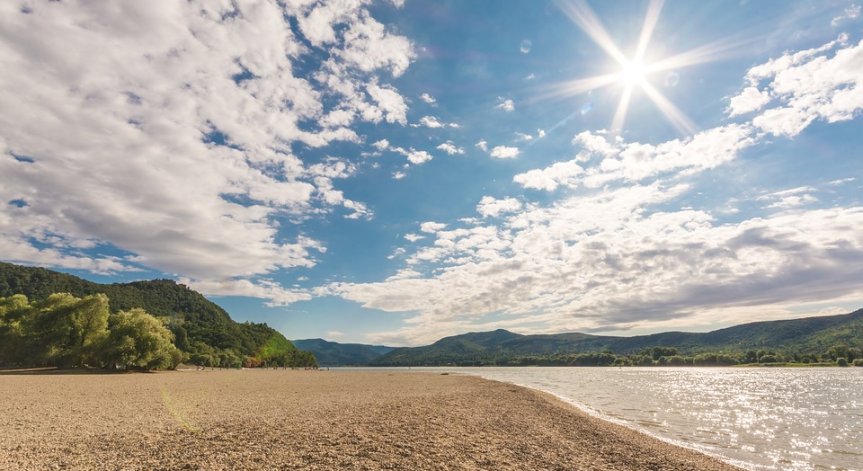 Ще се радваме на слънчев и топъл ден, на места ще е горещо