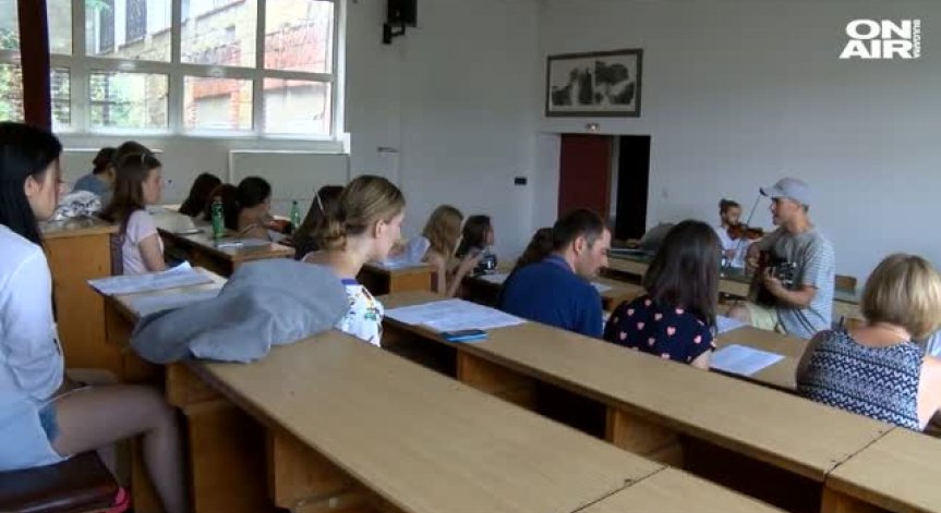 Чужденци от 5 континента учат български във Велико Търново