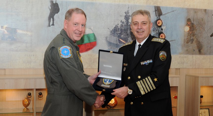 Началникът на отбраната: Важно е придобиването на F-16 Block 70 за България