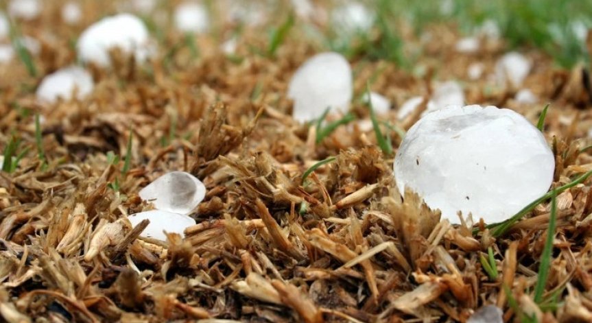 Силна градушка и пороен дъжд се изляха над Пловдив