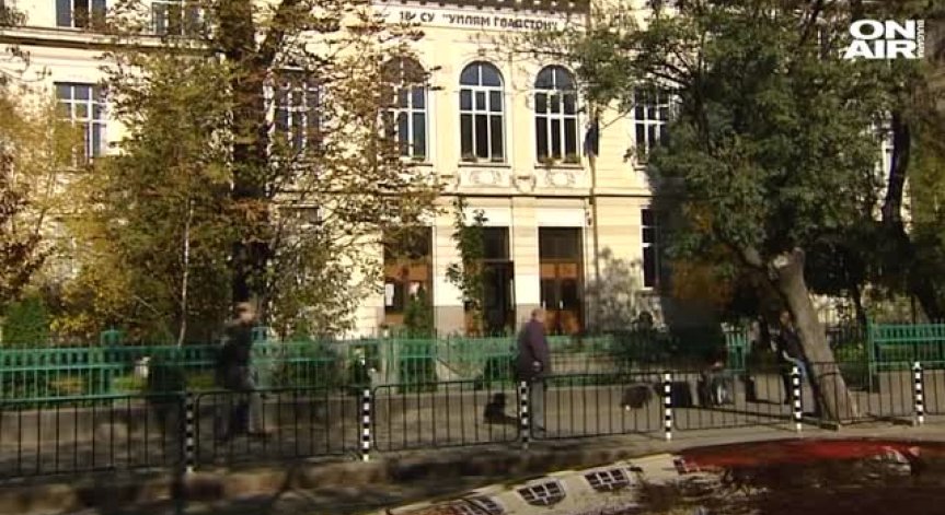 Доберман нахапа зверски дете пред столичното 18-то СОУ