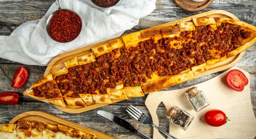 Рецепта по турски: Пиде с кайма и кашкавал