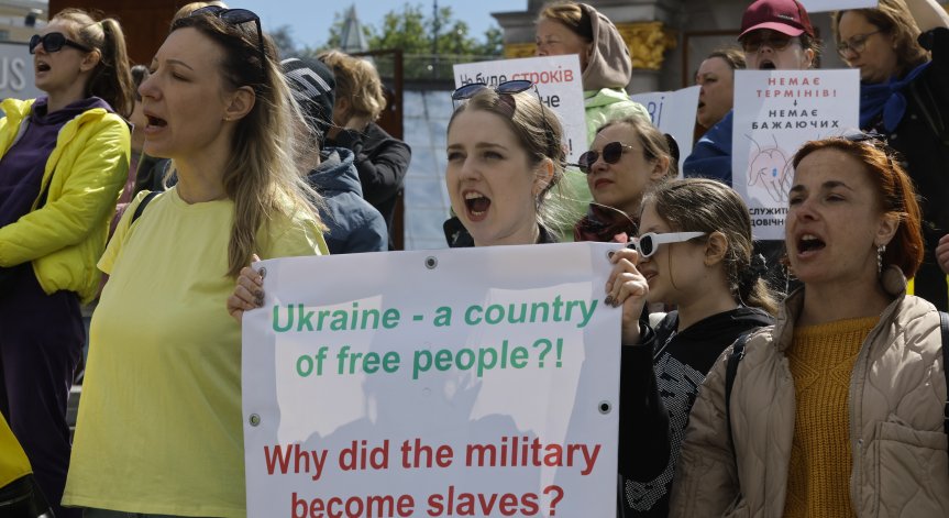 Загиват десетки бягащи от мобилизация във войната украинци
