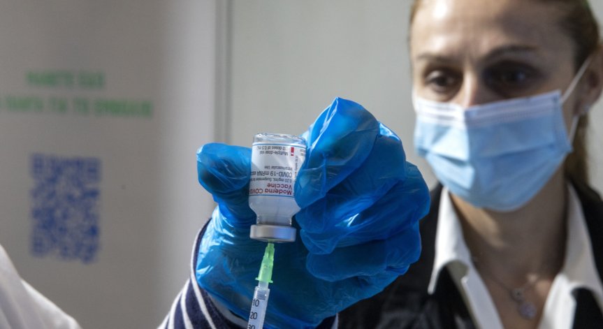 Ще победят ли ваксините Делта варианта или войната е неравностойна?