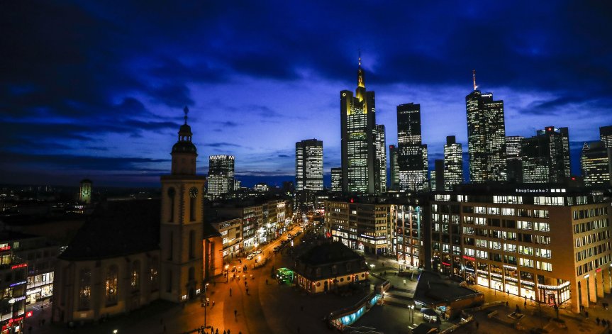 Учени доказаха: Времето тече по-бързо на върха на небостъргачите