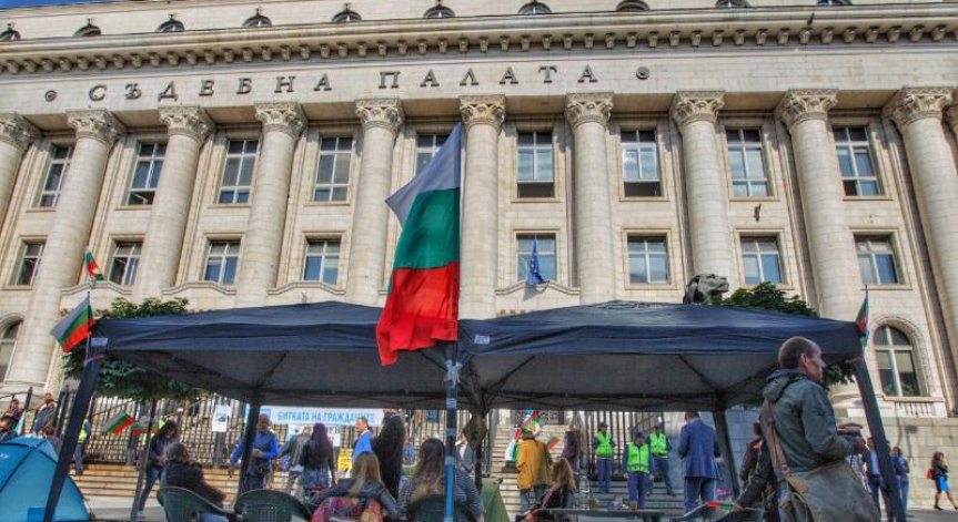 Засилено полицейско присъствие на протеста пред Съдебната палата