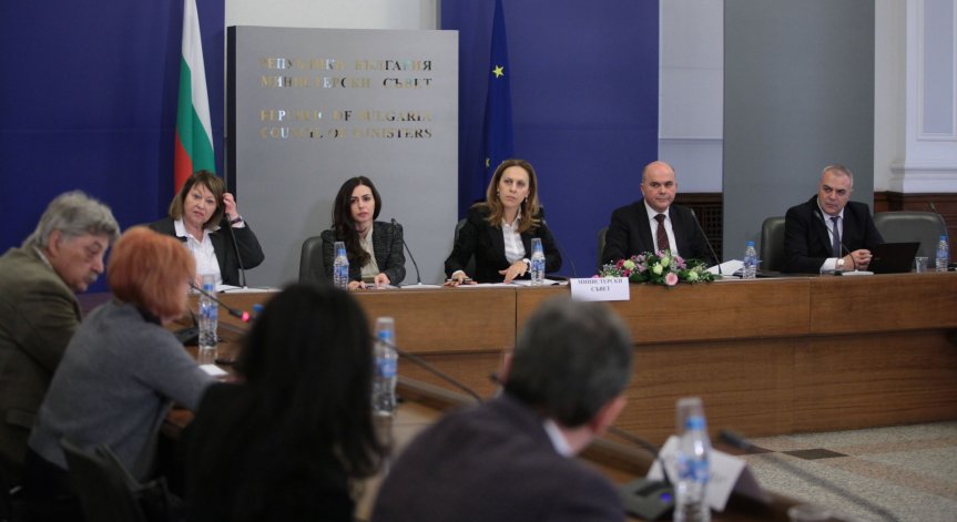 Работодатели и синдикати в спор за минималната работна заплата