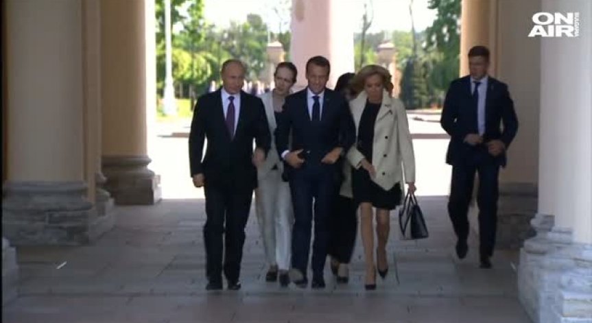 Президентът Макрон е на официална визита в Русия