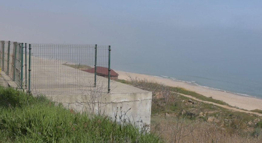  Горят сухи треви и висока растителност. 