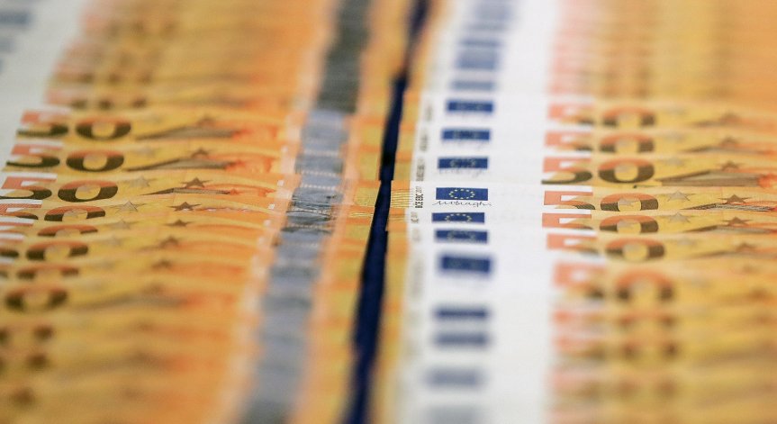 Минимална заплата в Гърция и в България през 2026 г. - колко е разликата