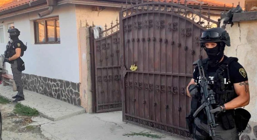 В качеството на обвиняеми са привлечени 5 лица.