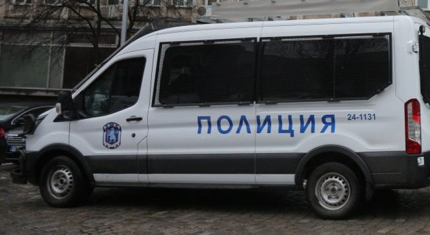 Задържан е 23-годишен младеж.