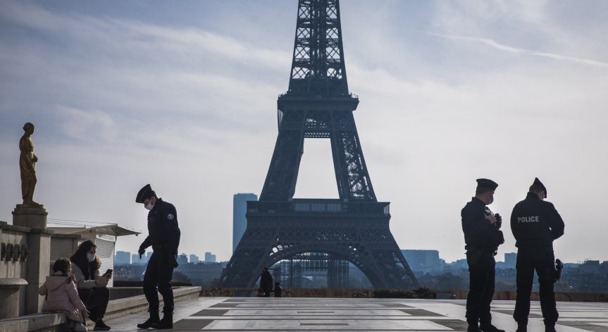 Франция ще посрещне Нова година с вечерен час